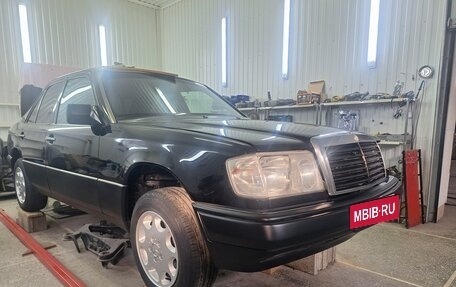 Mercedes-Benz E-Класс, 1993 год, 1 300 000 рублей, 8 фотография