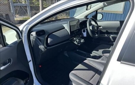 Toyota Aqua, 2025 год, 2 460 000 рублей, 11 фотография