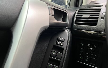 Toyota Land Cruiser Prado 150 рестайлинг 2, 2014 год, 3 500 000 рублей, 28 фотография