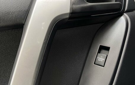 Toyota Land Cruiser Prado 150 рестайлинг 2, 2014 год, 3 500 000 рублей, 33 фотография