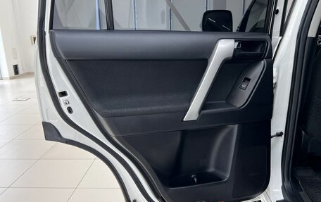 Toyota Land Cruiser Prado 150 рестайлинг 2, 2014 год, 3 500 000 рублей, 37 фотография