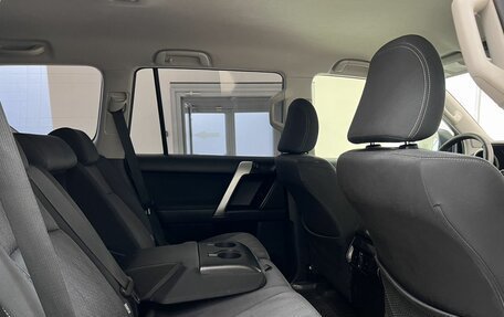 Toyota Land Cruiser Prado 150 рестайлинг 2, 2014 год, 3 500 000 рублей, 36 фотография