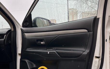 Mitsubishi Outlander III рестайлинг 3, 2013 год, 1 250 000 рублей, 6 фотография