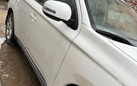 Mitsubishi Outlander III рестайлинг 3, 2013 год, 1 250 000 рублей, 3 фотография