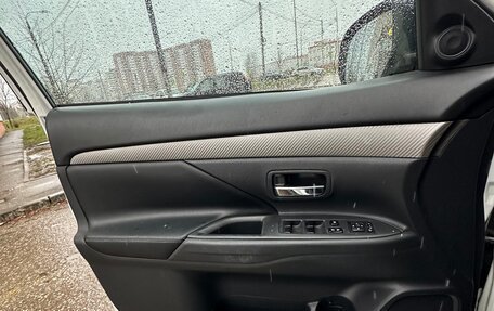 Mitsubishi Outlander III рестайлинг 3, 2013 год, 1 250 000 рублей, 18 фотография