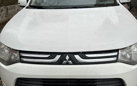 Mitsubishi Outlander III рестайлинг 3, 2013 год, 1 250 000 рублей, 13 фотография