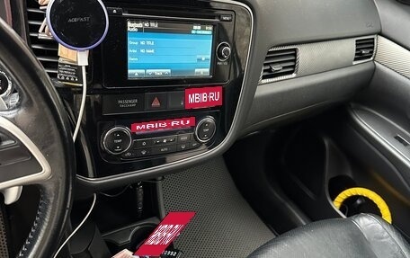 Mitsubishi Outlander III рестайлинг 3, 2013 год, 1 250 000 рублей, 15 фотография