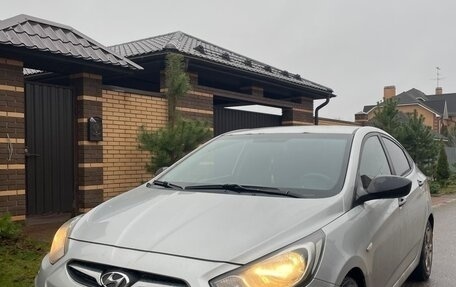 Hyundai Solaris II рестайлинг, 2012 год, 900 000 рублей, 5 фотография