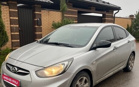 Hyundai Solaris II рестайлинг, 2012 год, 900 000 рублей, 4 фотография