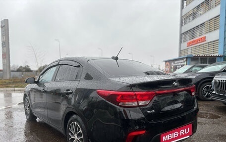 KIA Rio IV, 2018 год, 1 100 000 рублей, 2 фотография