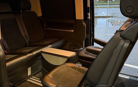 Volkswagen Multivan T6 рестайлинг, 2016 год, 3 250 000 рублей, 7 фотография