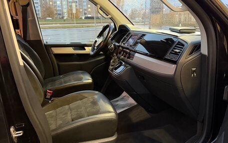 Volkswagen Multivan T6 рестайлинг, 2016 год, 3 250 000 рублей, 6 фотография