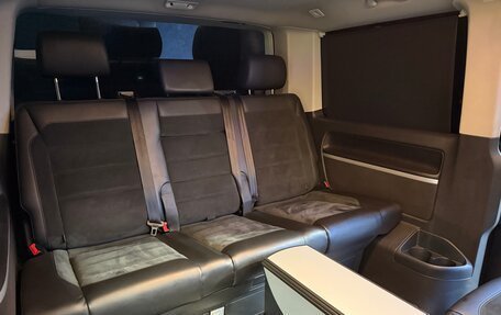 Volkswagen Multivan T6 рестайлинг, 2016 год, 3 250 000 рублей, 8 фотография