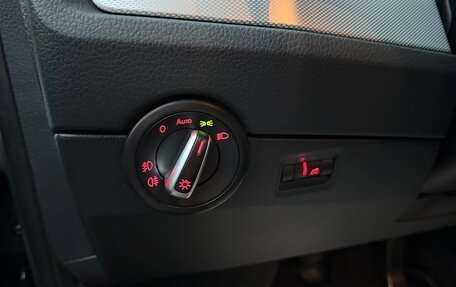 Volkswagen Multivan T6 рестайлинг, 2016 год, 3 250 000 рублей, 15 фотография