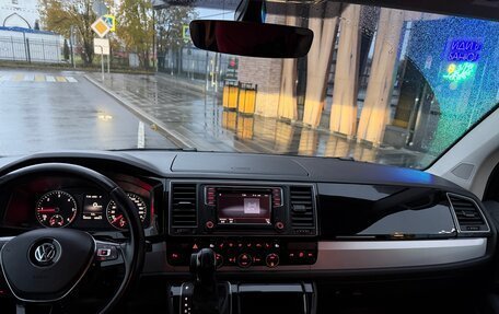 Volkswagen Multivan T6 рестайлинг, 2016 год, 3 250 000 рублей, 17 фотография