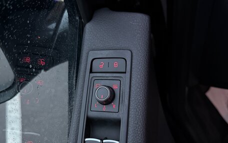 Volkswagen Multivan T6 рестайлинг, 2016 год, 3 250 000 рублей, 14 фотография