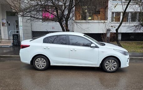 KIA Rio IV, 2018 год, 1 450 000 рублей, 2 фотография