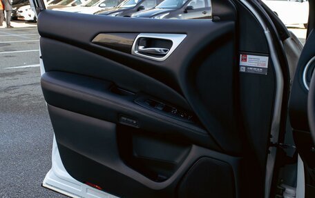 Nissan Pathfinder, 2016 год, 2 395 000 рублей, 12 фотография