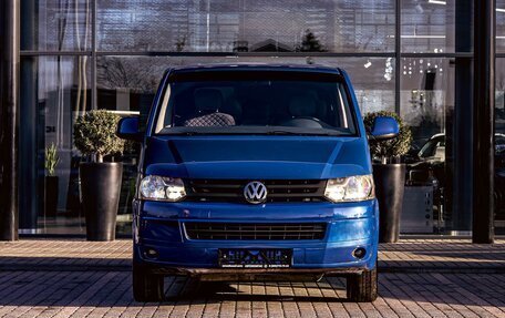 Volkswagen Caravelle T5, 2013 год, 2 195 000 рублей, 2 фотография