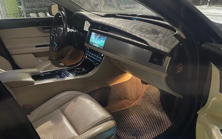 Jaguar XF II, 2018 год, 2 900 000 рублей, 16 фотография