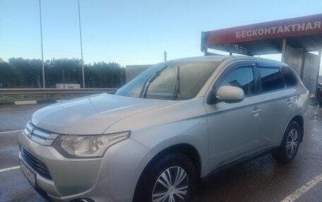 Mitsubishi Outlander III рестайлинг 3, 2014 год, 1 350 000 рублей, 3 фотография