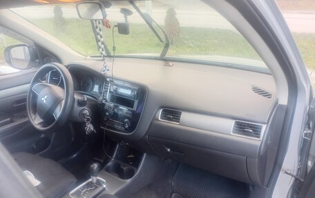 Mitsubishi Outlander III рестайлинг 3, 2014 год, 1 350 000 рублей, 9 фотография