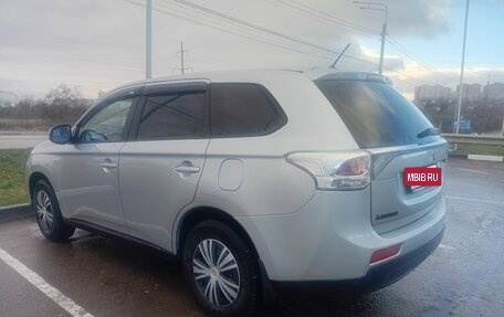 Mitsubishi Outlander III рестайлинг 3, 2014 год, 1 350 000 рублей, 5 фотография