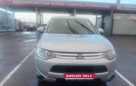 Mitsubishi Outlander III рестайлинг 3, 2014 год, 1 350 000 рублей, 2 фотография