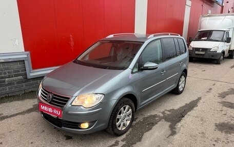 Volkswagen Touran III, 2009 год, 665 000 рублей, 2 фотография