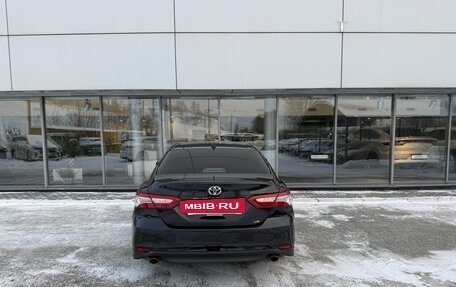 Toyota Camry, 2018 год, 2 990 000 рублей, 3 фотография