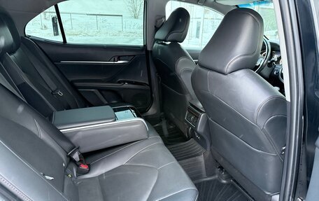 Toyota Camry, 2018 год, 2 990 000 рублей, 18 фотография