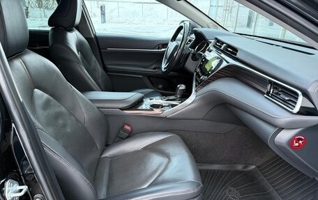 Toyota Camry, 2018 год, 2 990 000 рублей, 10 фотография