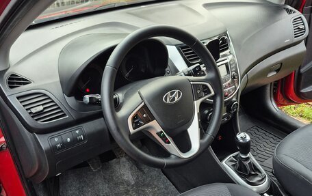 Hyundai Solaris II рестайлинг, 2011 год, 650 000 рублей, 10 фотография