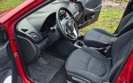 Hyundai Solaris II рестайлинг, 2011 год, 650 000 рублей, 12 фотография