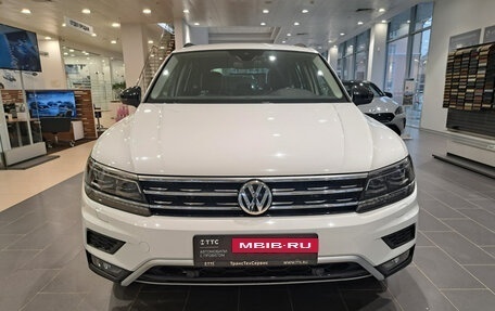 Volkswagen Tiguan II, 2019 год, 2 729 000 рублей, 2 фотография