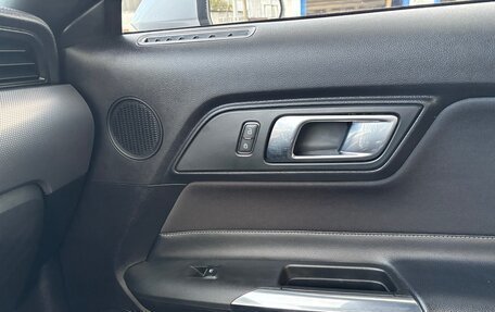 Ford Mustang VI рестайлинг, 2019 год, 2 600 000 рублей, 11 фотография