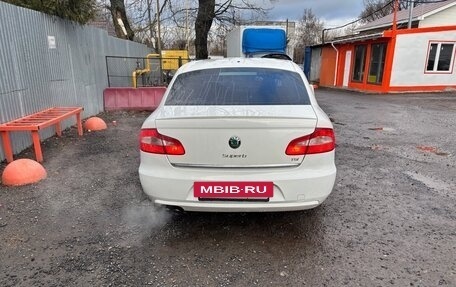 Skoda Superb III рестайлинг, 2011 год, 950 000 рублей, 3 фотография