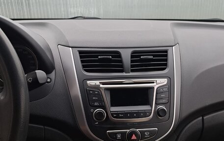 Hyundai Solaris II рестайлинг, 2016 год, 1 100 000 рублей, 33 фотография