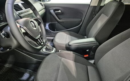 Volkswagen Polo VI (EU Market), 2015 год, 900 000 рублей, 12 фотография