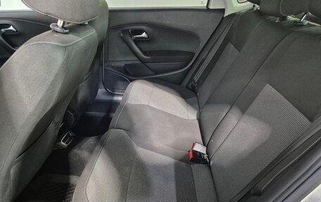 Volkswagen Polo VI (EU Market), 2015 год, 900 000 рублей, 15 фотография