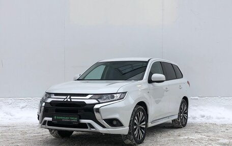 Mitsubishi Outlander III рестайлинг 3, 2022 год, 2 660 000 рублей, 1 фотография