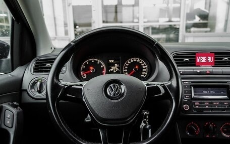 Volkswagen Polo VI (EU Market), 2015 год, 900 000 рублей, 13 фотография