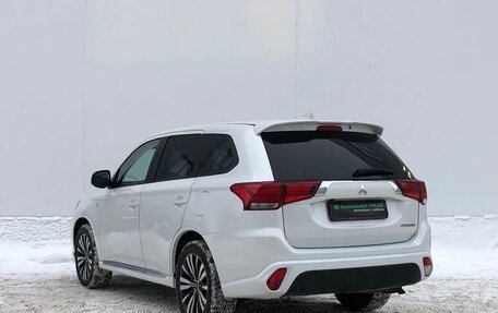Mitsubishi Outlander III рестайлинг 3, 2022 год, 2 660 000 рублей, 7 фотография