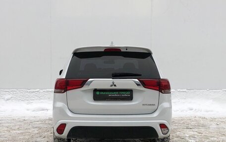 Mitsubishi Outlander III рестайлинг 3, 2022 год, 2 660 000 рублей, 6 фотография
