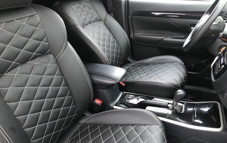 Mitsubishi Outlander III рестайлинг 3, 2022 год, 2 660 000 рублей, 10 фотография