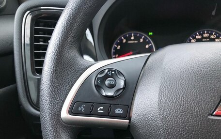 Mitsubishi Outlander III рестайлинг 3, 2022 год, 2 660 000 рублей, 19 фотография