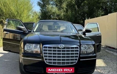 Chrysler 300C II, 2005 год, 990 000 рублей, 2 фотография