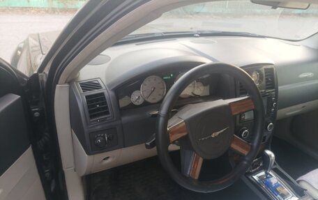 Chrysler 300C II, 2005 год, 990 000 рублей, 11 фотография