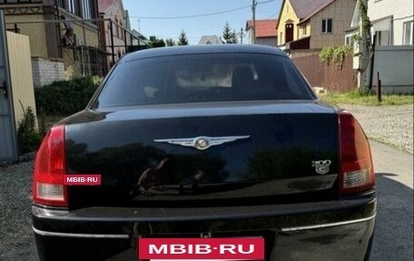 Chrysler 300C II, 2005 год, 990 000 рублей, 13 фотография