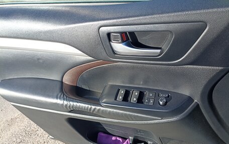 Toyota Highlander III, 2014 год, 2 690 000 рублей, 12 фотография